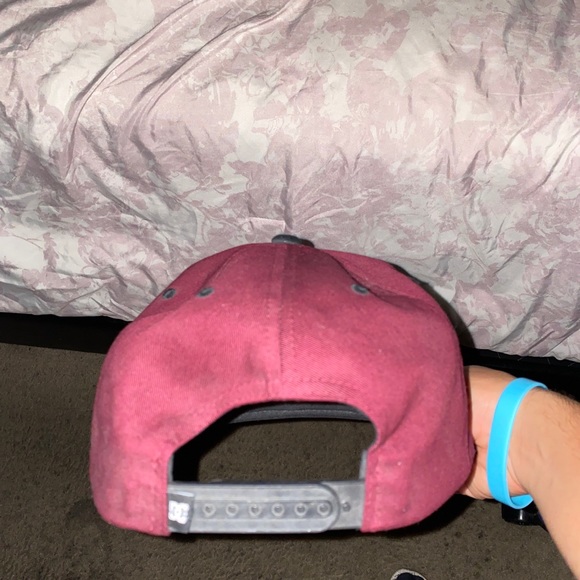 I don’t use hats, it’s red, - Picture 3 of 3